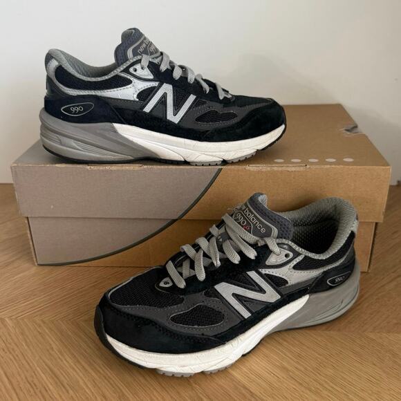 New Balance 990 V6 Grey/Black Kids Sneakers - SZ 2 Y - Picture 1 of 15